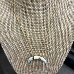 Stella & Dot Arc pendant - like new condition